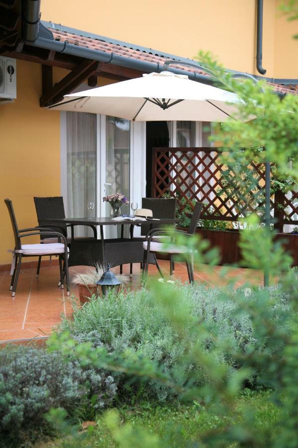 Villa Toscana Hajduszoboszlo Exterior photo
